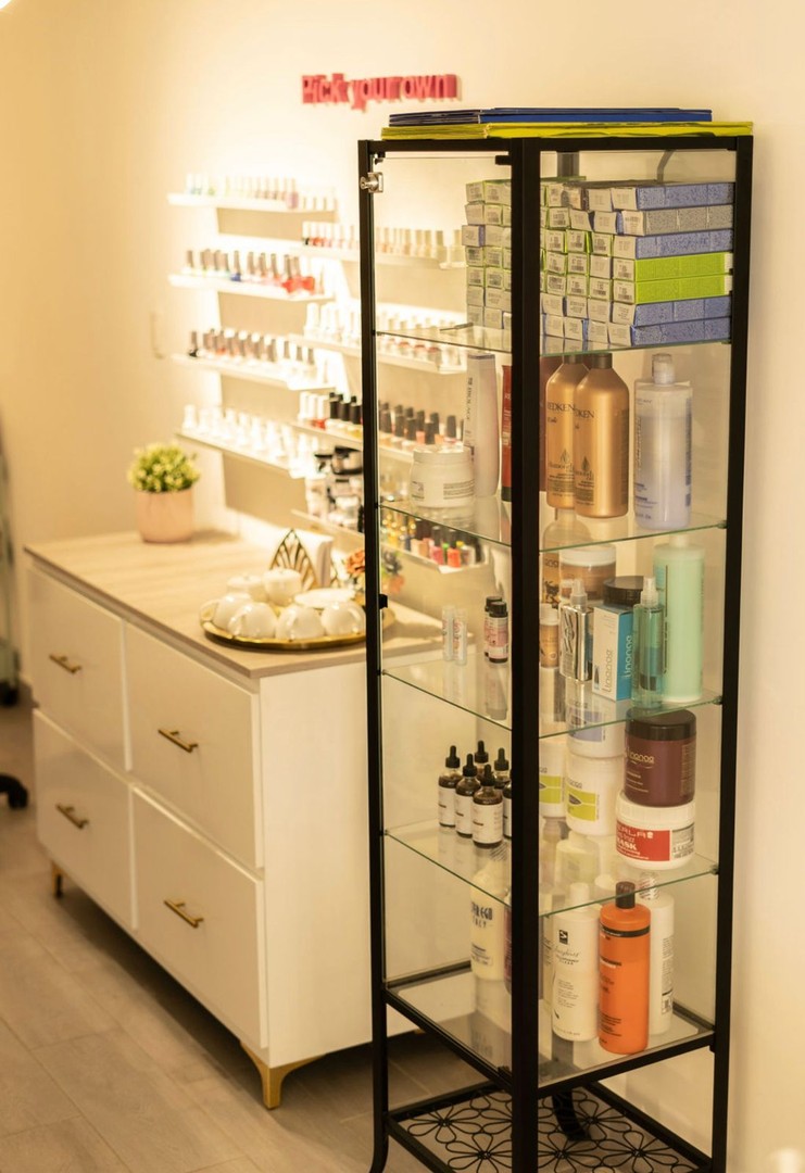 otros inmuebles - SALON Y NAILS EN EL MILLON 9