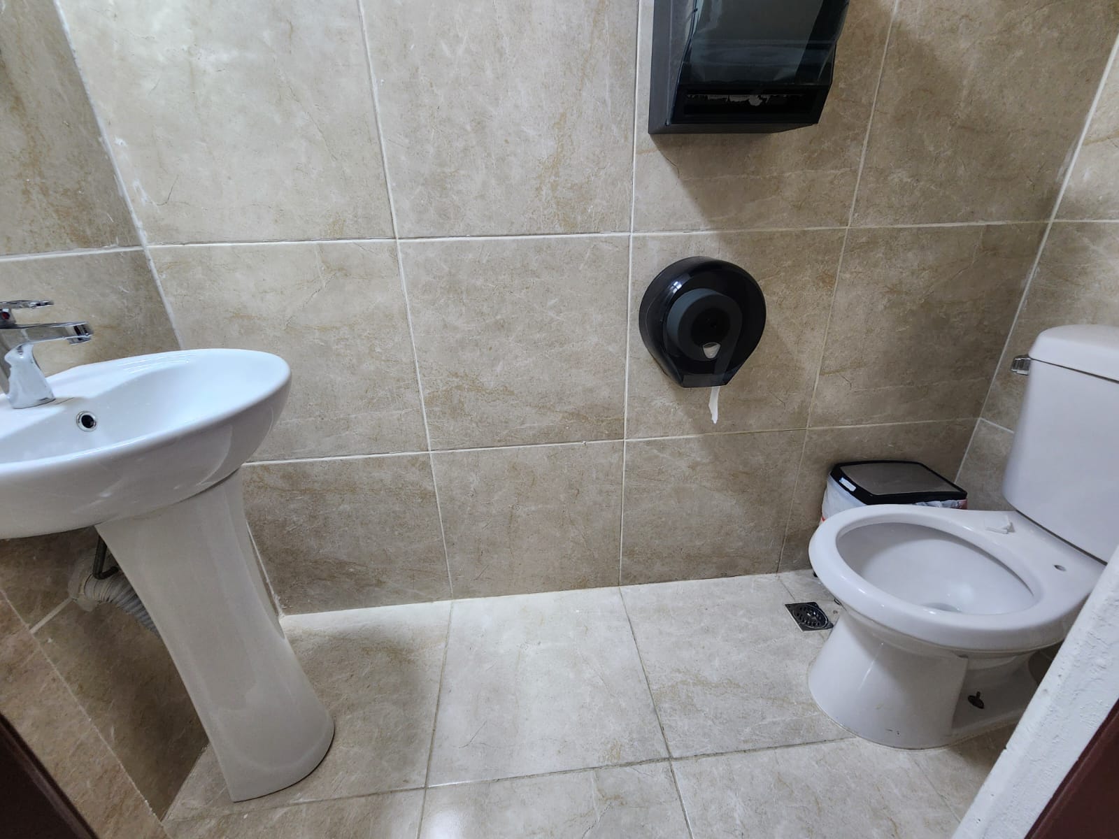oficinas y locales comerciales - Alquilo Nave de 1,500 metros  en la cuaba  7