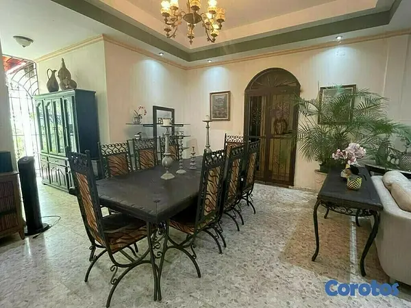 casas - VENDO Hermosa Casa Colonial Ubicada En Zona Exclusiva de Gazcue 
CODIGO: PD168
 5