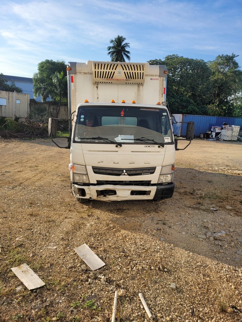 camiones y vehiculos pesados - Vendo traspaso de camion mitsubishi año 2014. $750,000 negociable. 1