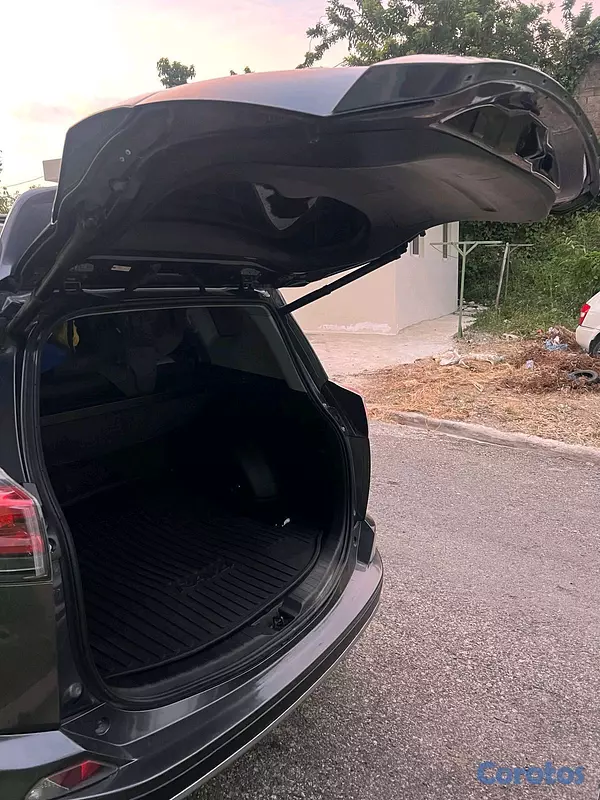 jeepetas y camionetas - Toyota rav4 2017 xle  9