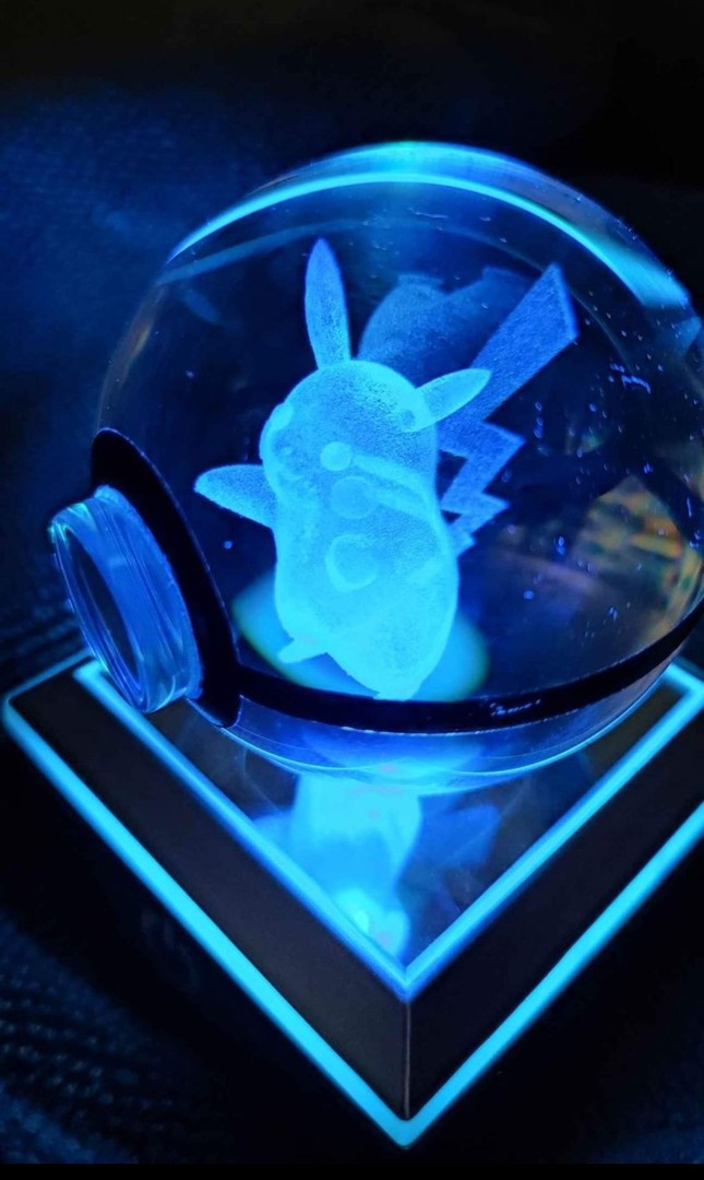 decoración y accesorios - Lámpara Bola de cristal Pikachu 3D con base LED colorida. 1
