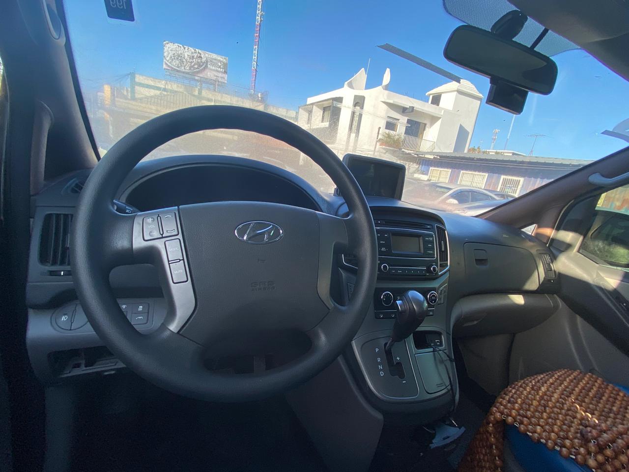 jeepetas y camionetas - HYUNDAI GRAND STAREX 2020 NEGRA DESDE: RD$ 1,550,000.00 1
