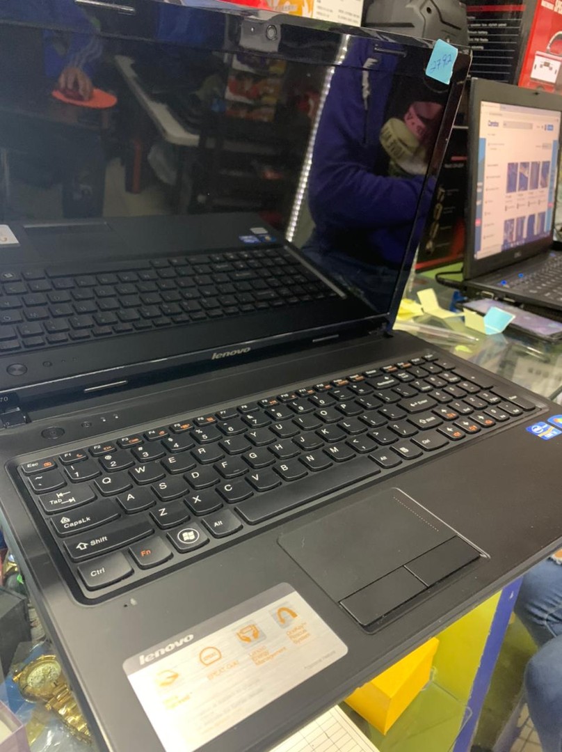 computadoras y laptops - LAPTOP LENOVO G570 INTEL CORE i3 4GB RAM 250GB HDD 6 MESES DE GARANTIA 15.6"
