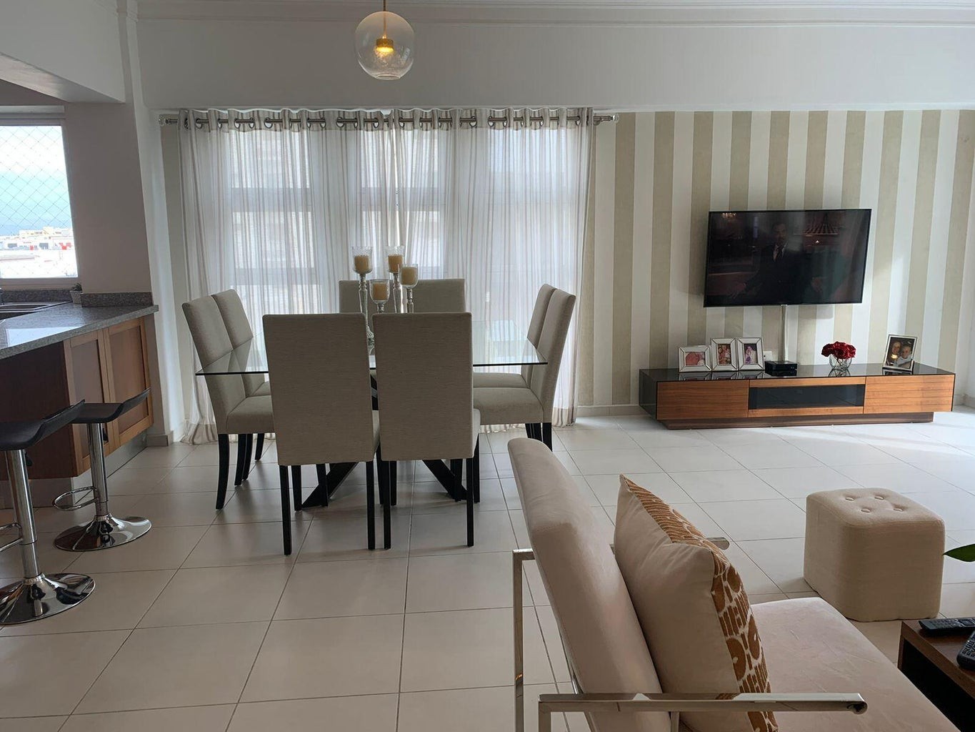 apartamentos - Apartamento en Alquiler Hermoso de Tres Habitaciones. 2
