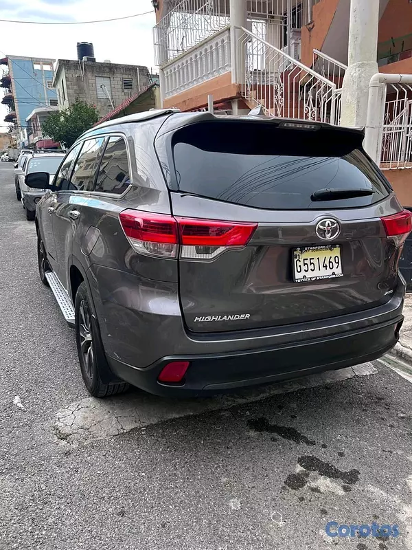 jeepetas y camionetas - Toyota higlander xle 2019 9