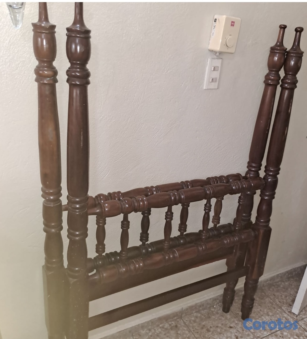 muebles y colchones - Juego de espaldar para una cama twin, le falta las 4