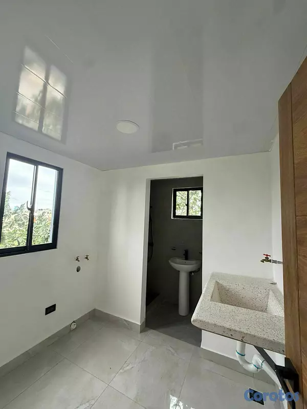 apartamentos - Apartamento segundo nivel con amplia terraza front 9