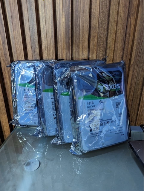 computadoras y laptops - Seagate ST14000NM001G  Exos X16 14tb Hard drive 3.5" Enterprise HDD sata drive 2