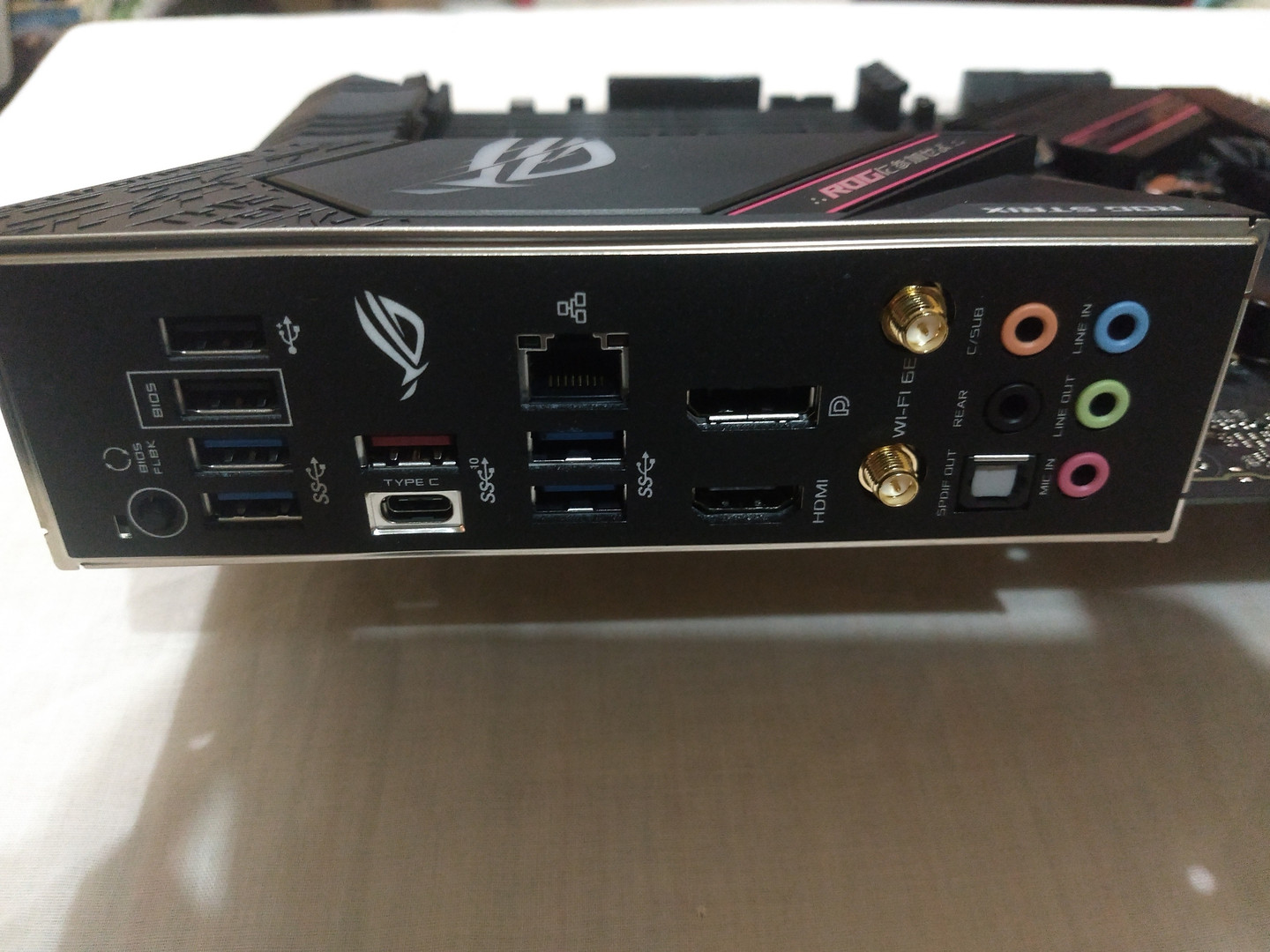 computadoras y laptops - Motherboard Asus ROG Strix B550-F Gaming WiFi II AMD AM4 3