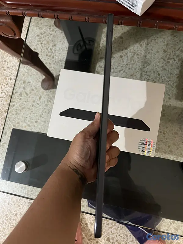 celulares y tabletas - Tablet Galaxy A8 con lápiz táctil y forro 3