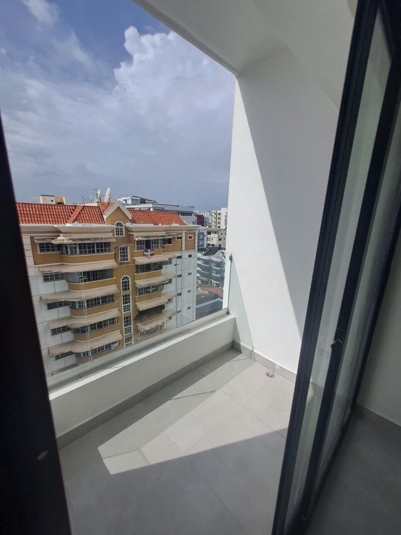 apartamentos - Apartamento 8vo  piso con terraza en Evaristo Morales

 2
