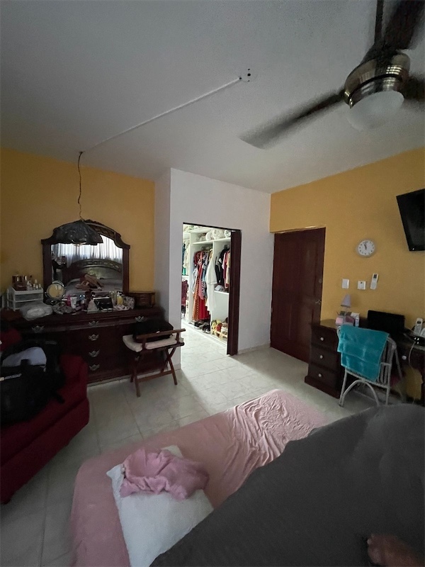 casas - Venta de majestuosa casa en alameda Distrito Nacional con 1,448mts y piscina 4