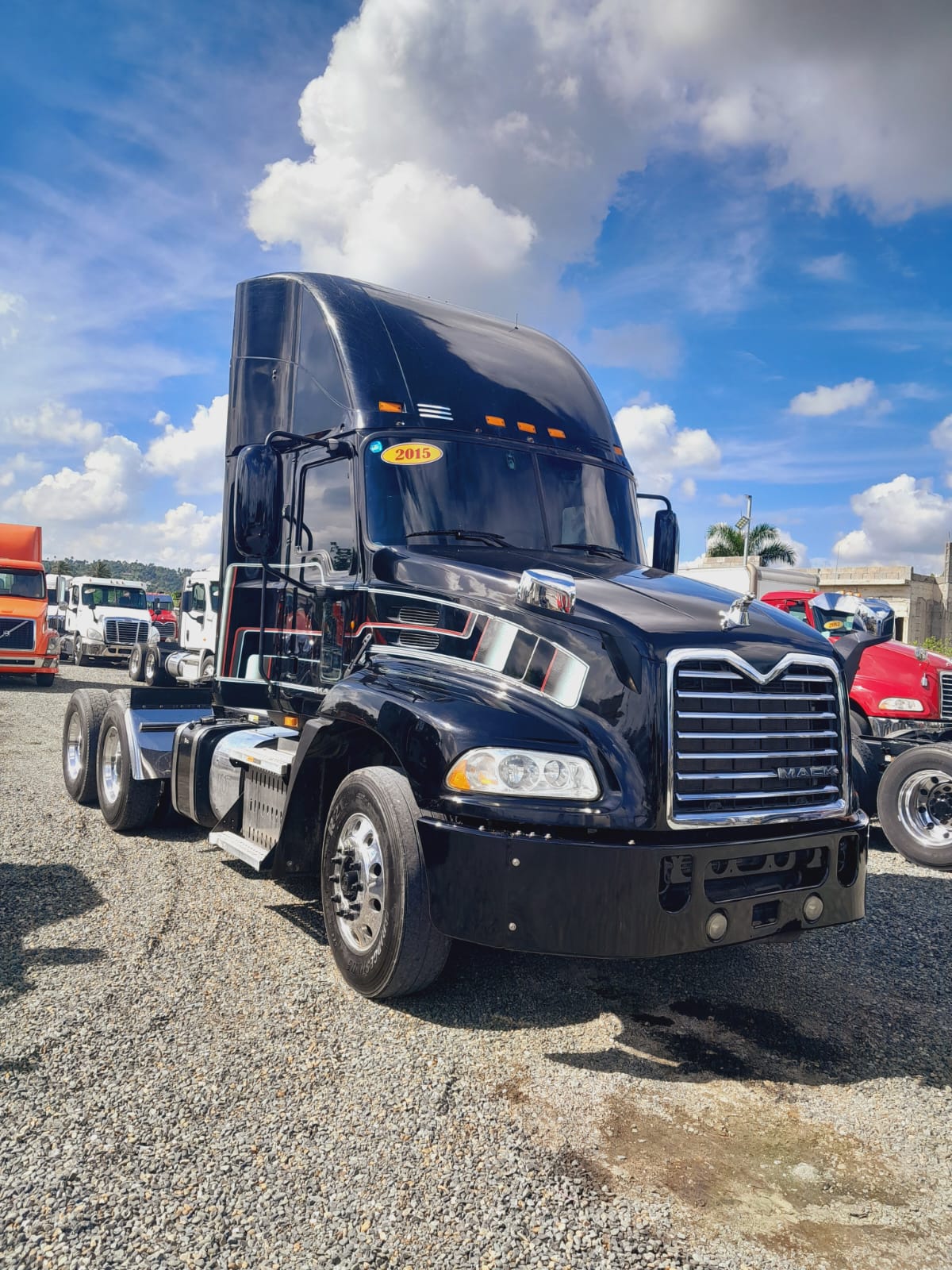 camiones y vehiculos pesados - Mack Pinnacle año 2015 1
