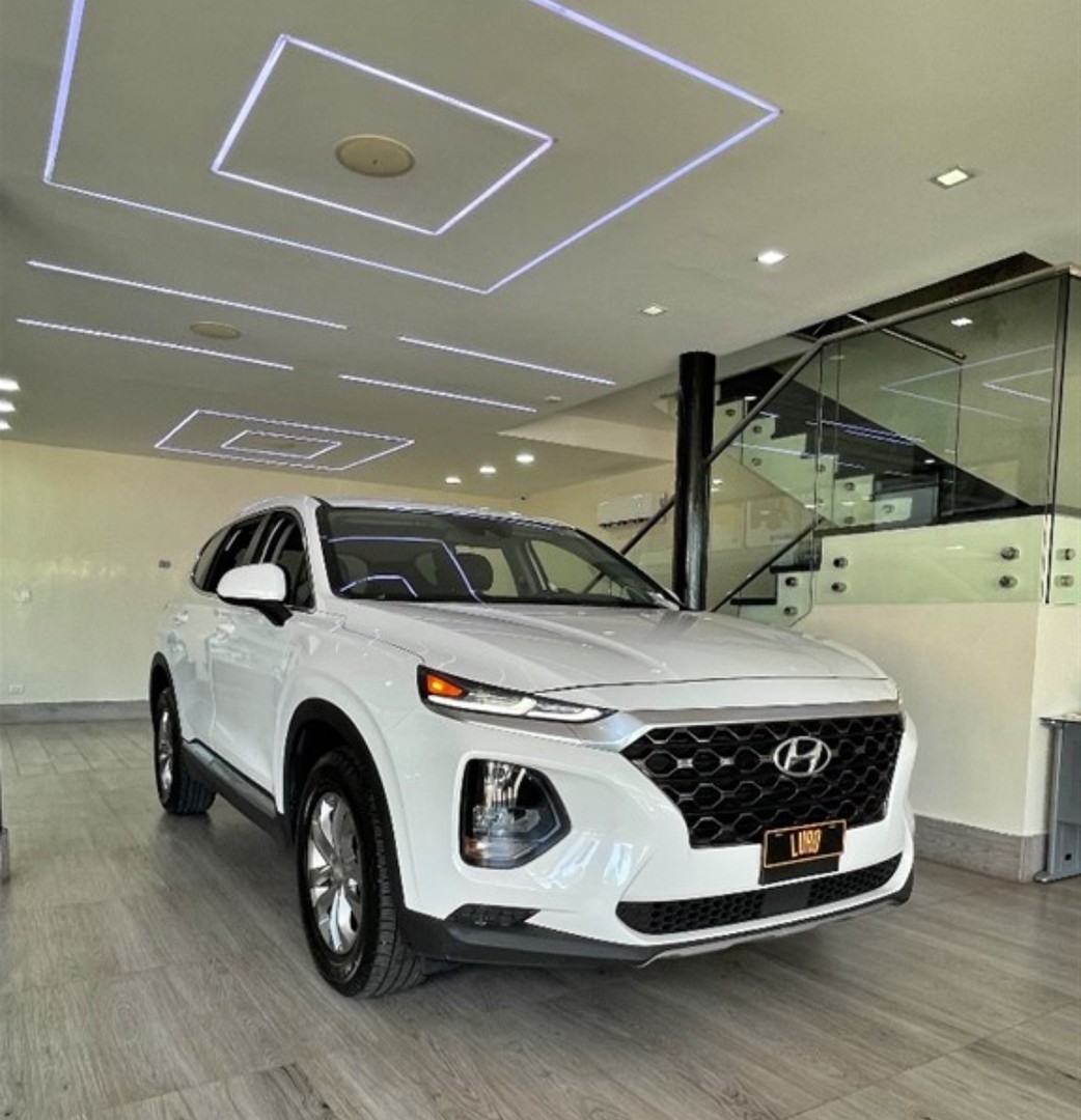 jeepetas y camionetas - Hyundai Santa fe SE 2019 impecable  1