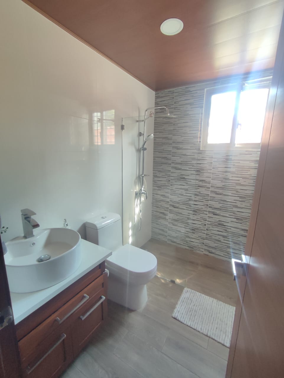 apartamentos - Apartamento 1er Nivel con Patio en Llanos de Gurab 4