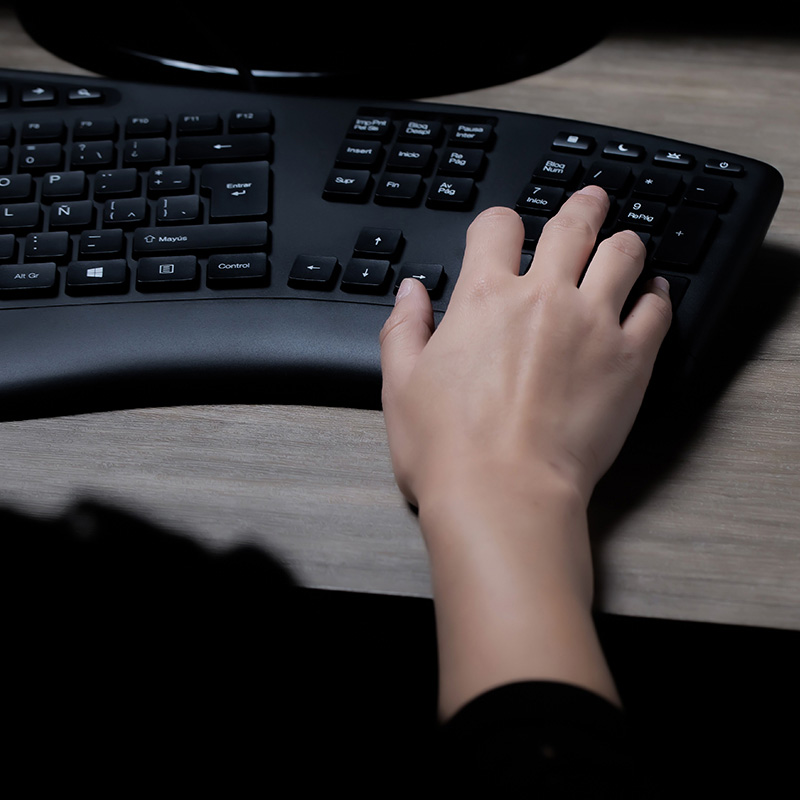 computadoras y laptops - TECLADO KLIPX MAJESTIK USB, ERGONOMICO, MULTIMEDIA, CON SCROLL,BLACK, ESPAÑOL 1
