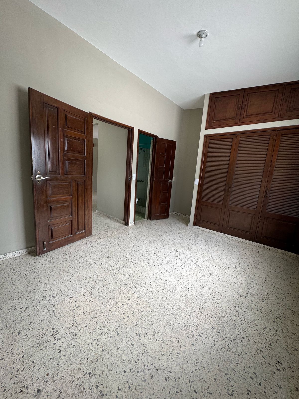oficinas y locales comerciales - Segundo Piso En Piantini Próximo a Plaza Central 4