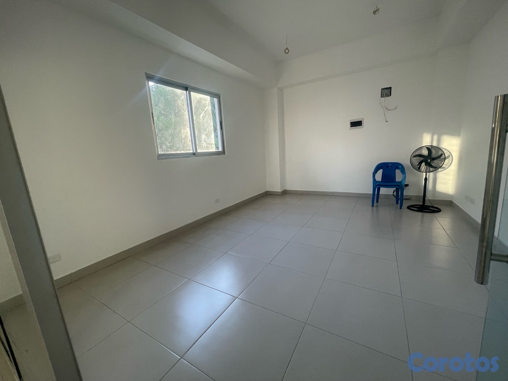 oficinas y locales comerciales - Locales en alquiler en El Millón desde 25-70 mts  4