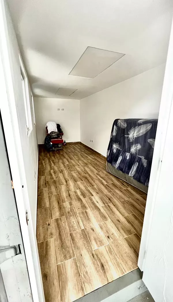 oficinas y locales comerciales - Alquiler nave comercial en ensanche la Fe  9
