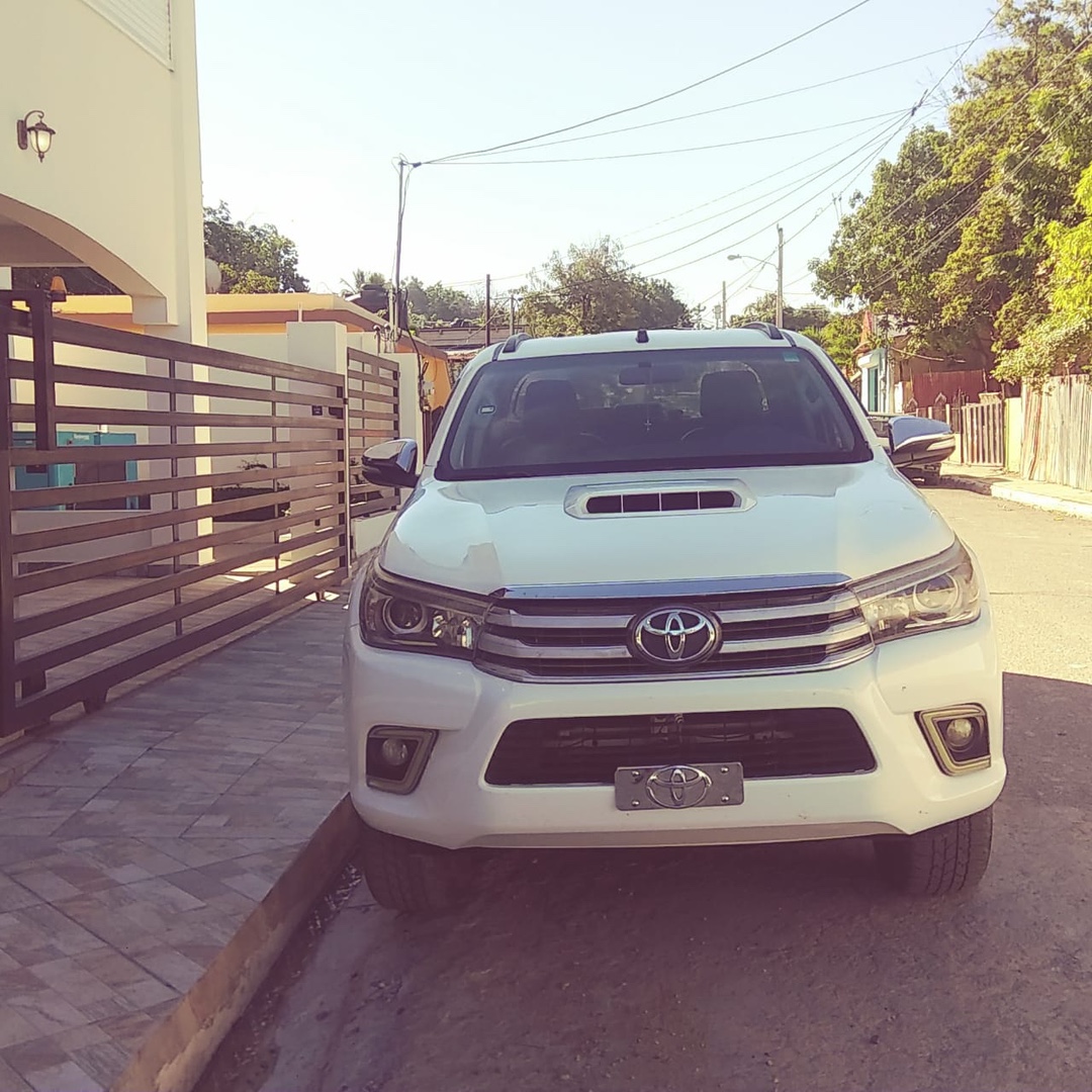 jeepetas y camionetas - Toyota Hilux 2016 Srv 4x4 Full Turbo Diésel