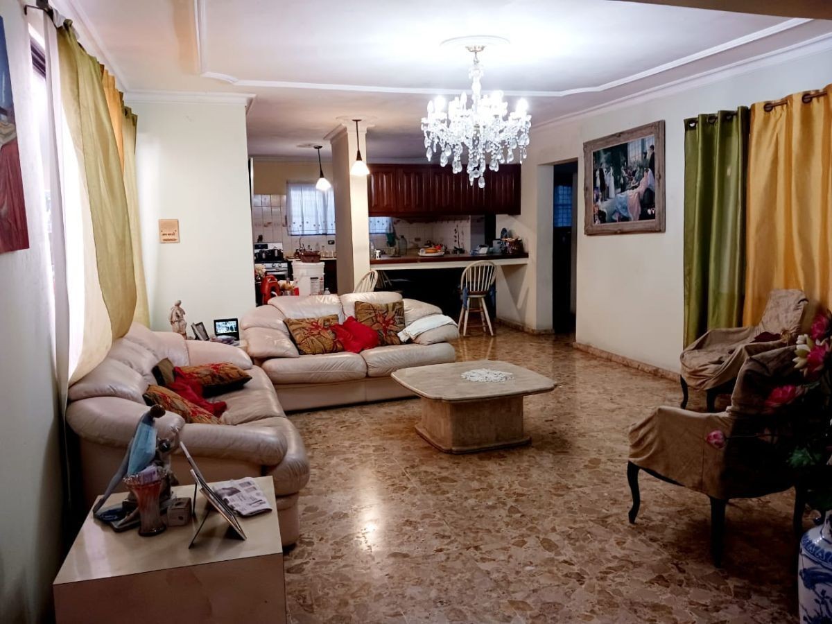 casas - Venta de Casa en Los Cacicazgos o Terreno 4