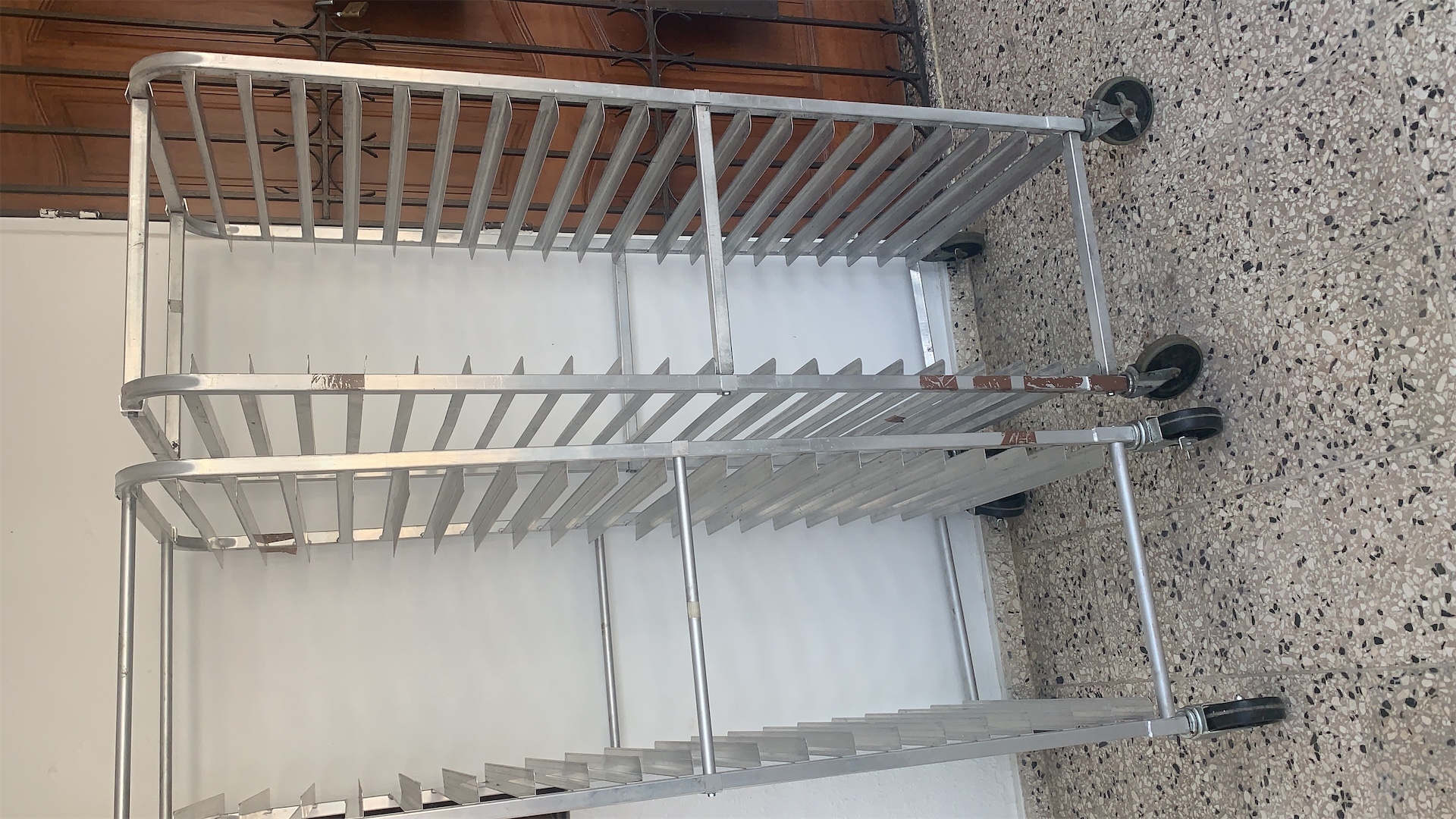 cocina - Carro de panadería en capacidad para 20 bandejas en aluminio