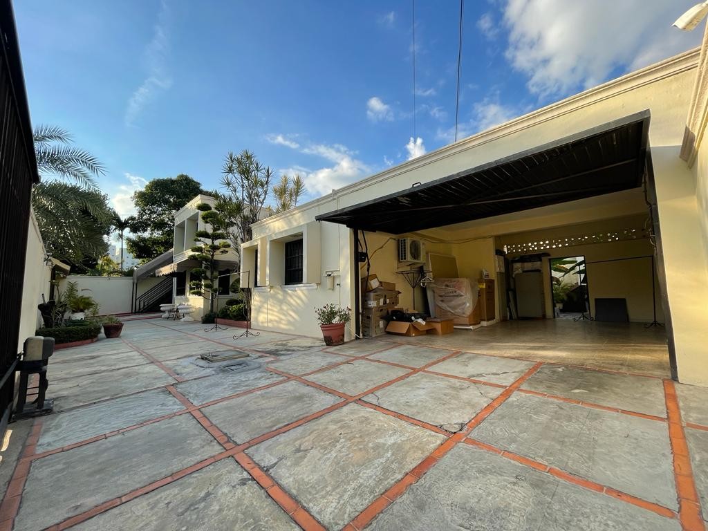 casas - Casa en venta en Santo Domingo de 5 habitaciones 