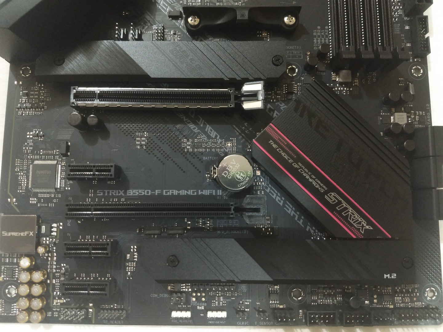 computadoras y laptops - Motherboard Asus ROG Strix B550-F Gaming WiFi II AMD AM4 4