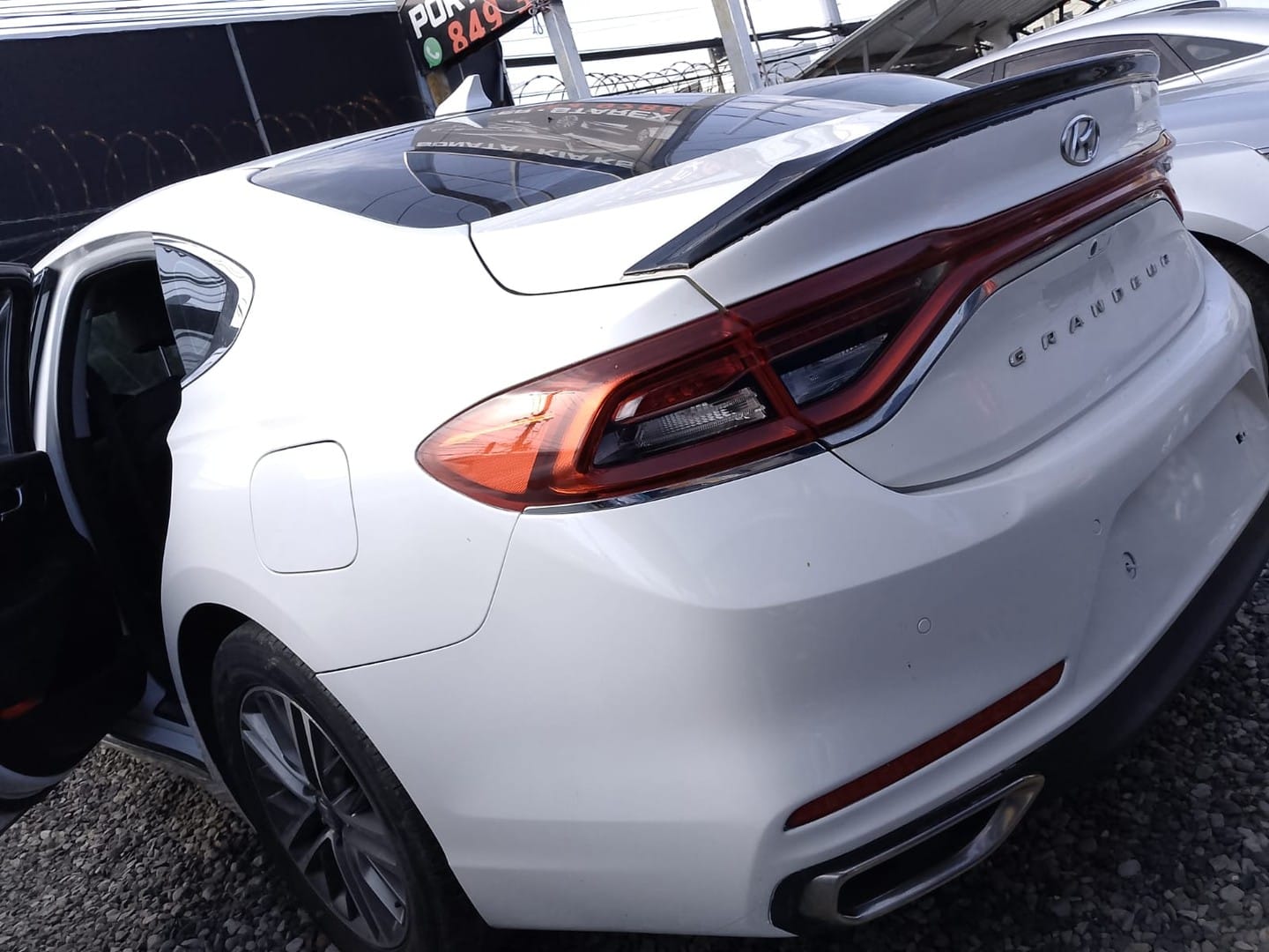 jeepetas y camionetas - HYUNDAI GRANDEUR 2018 BLANCO DESDE: RD$895,100.00  7