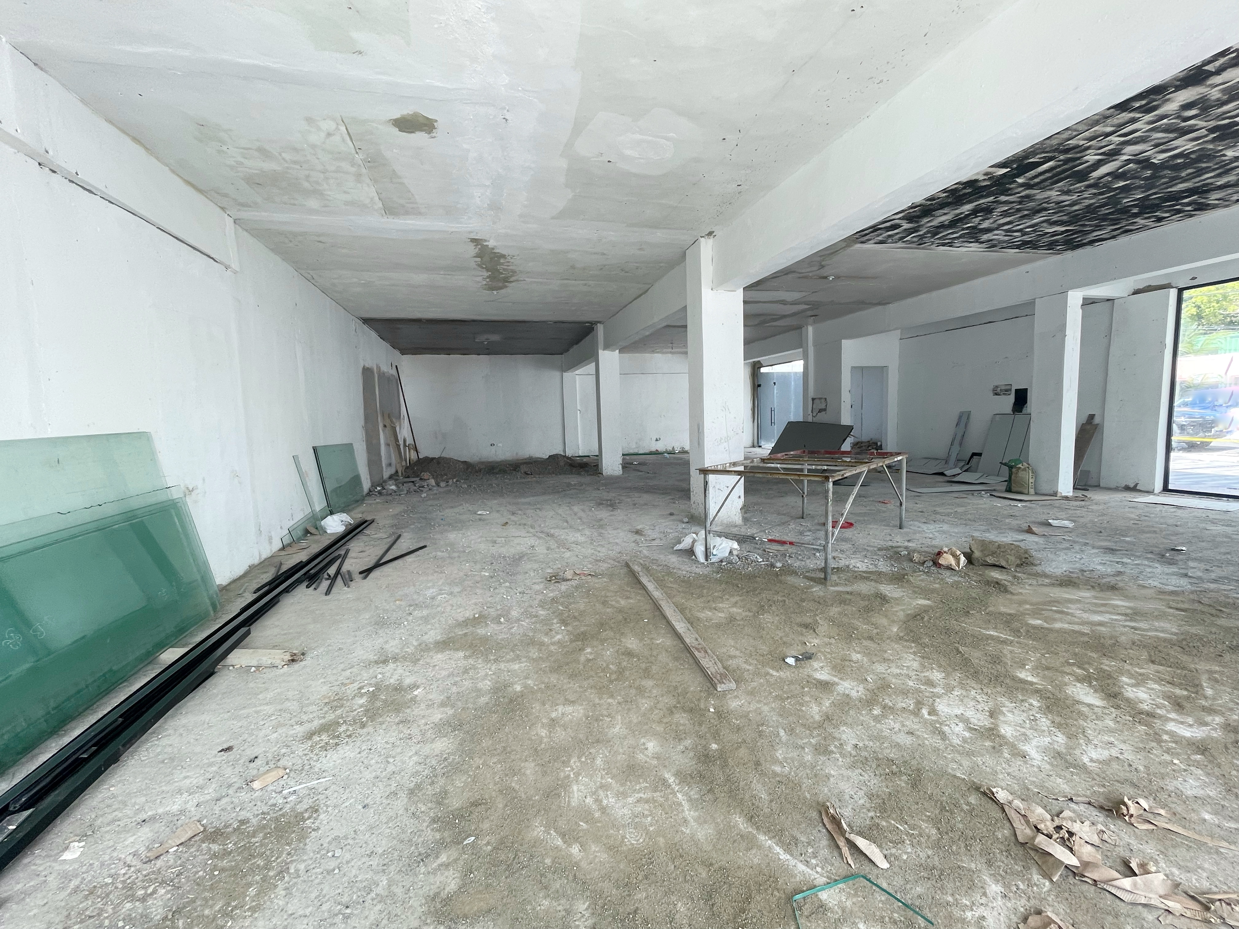 oficinas y locales comerciales - Alquiler local esquinero en Naco  4