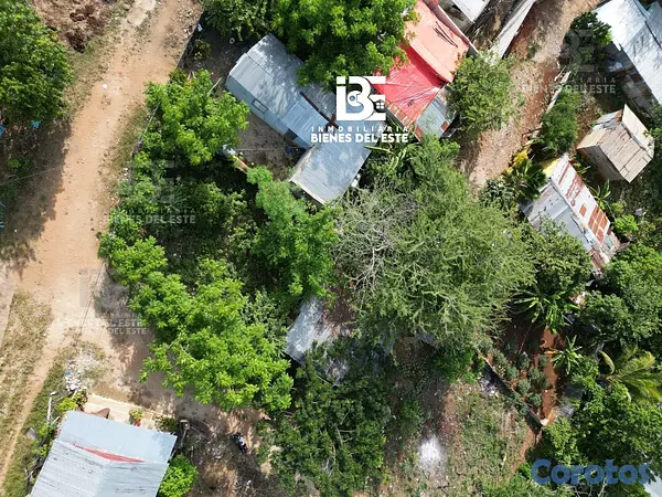 solares y terrenos - Se Vende solar de esquina con 143 metros.  📍En Sec 5
