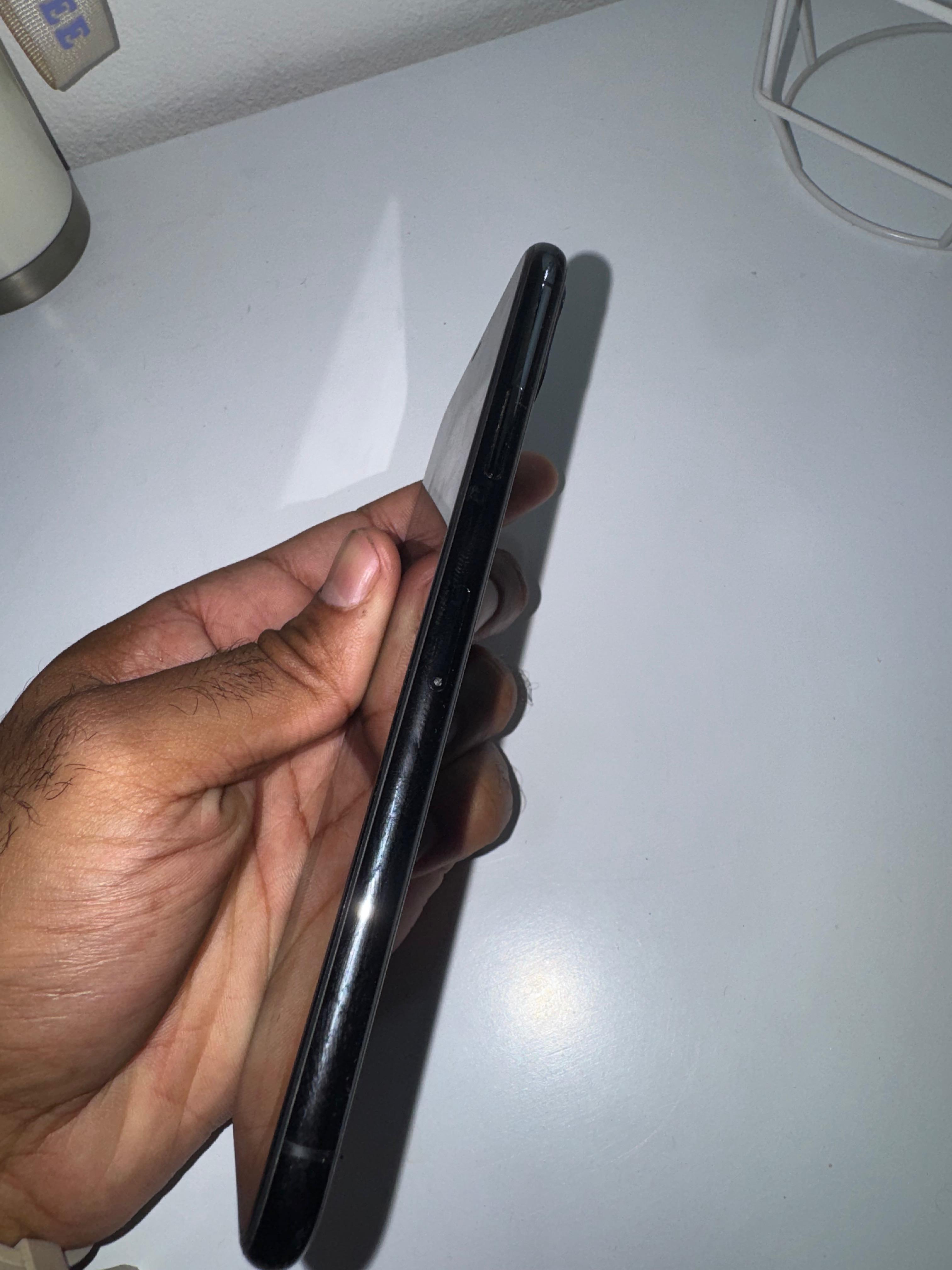 celulares y tabletas - IPHONE 11 PRO MAX COMO NUEVO 2
