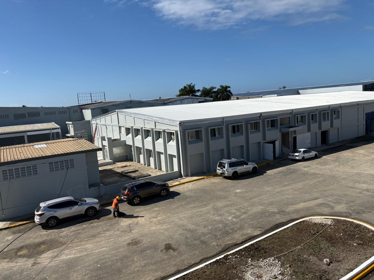 oficinas y locales comerciales - Alquiler de Nave en Las Américas/ Santo Domingo  2