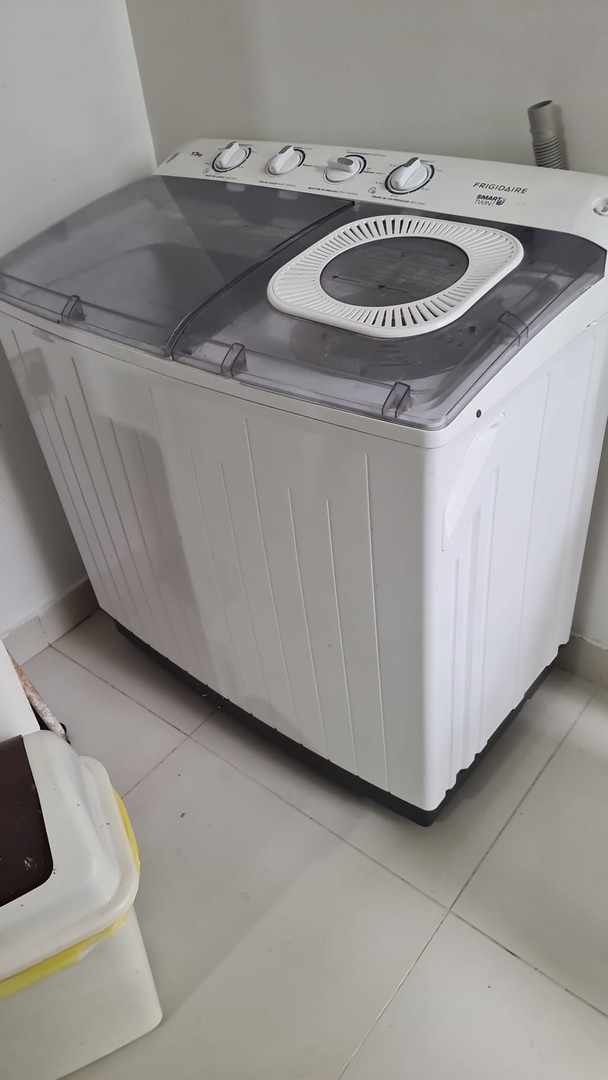 electrodomesticos - Lavadora Frigidaire Smart Twin con poco uso de 30 libras nítida