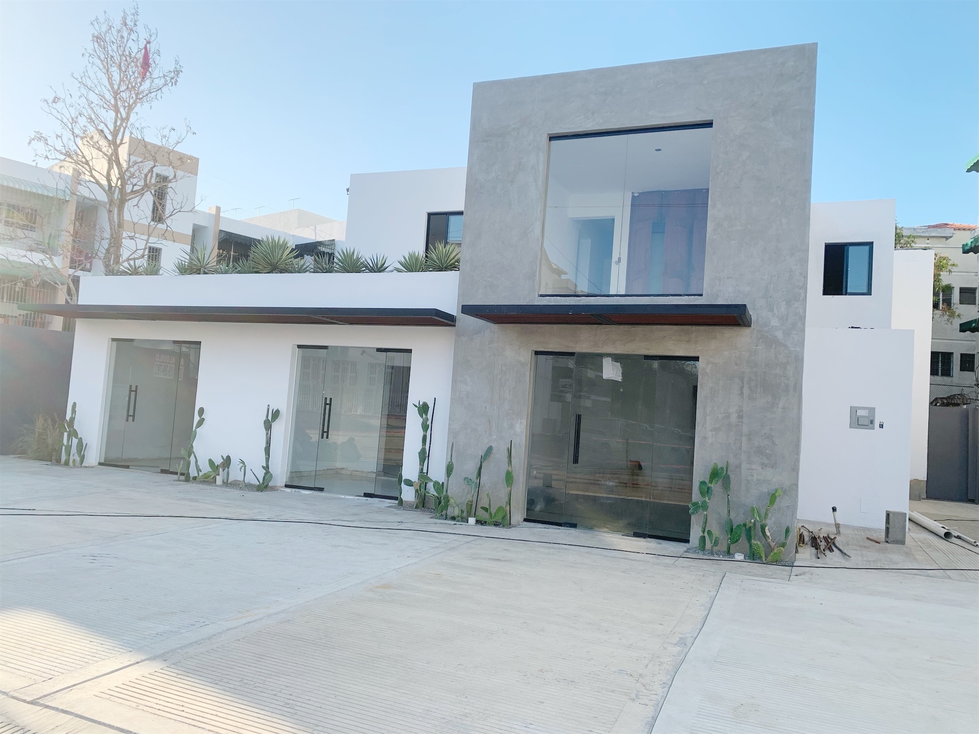 oficinas y locales comerciales - Locales céntricos  primer nivel 2