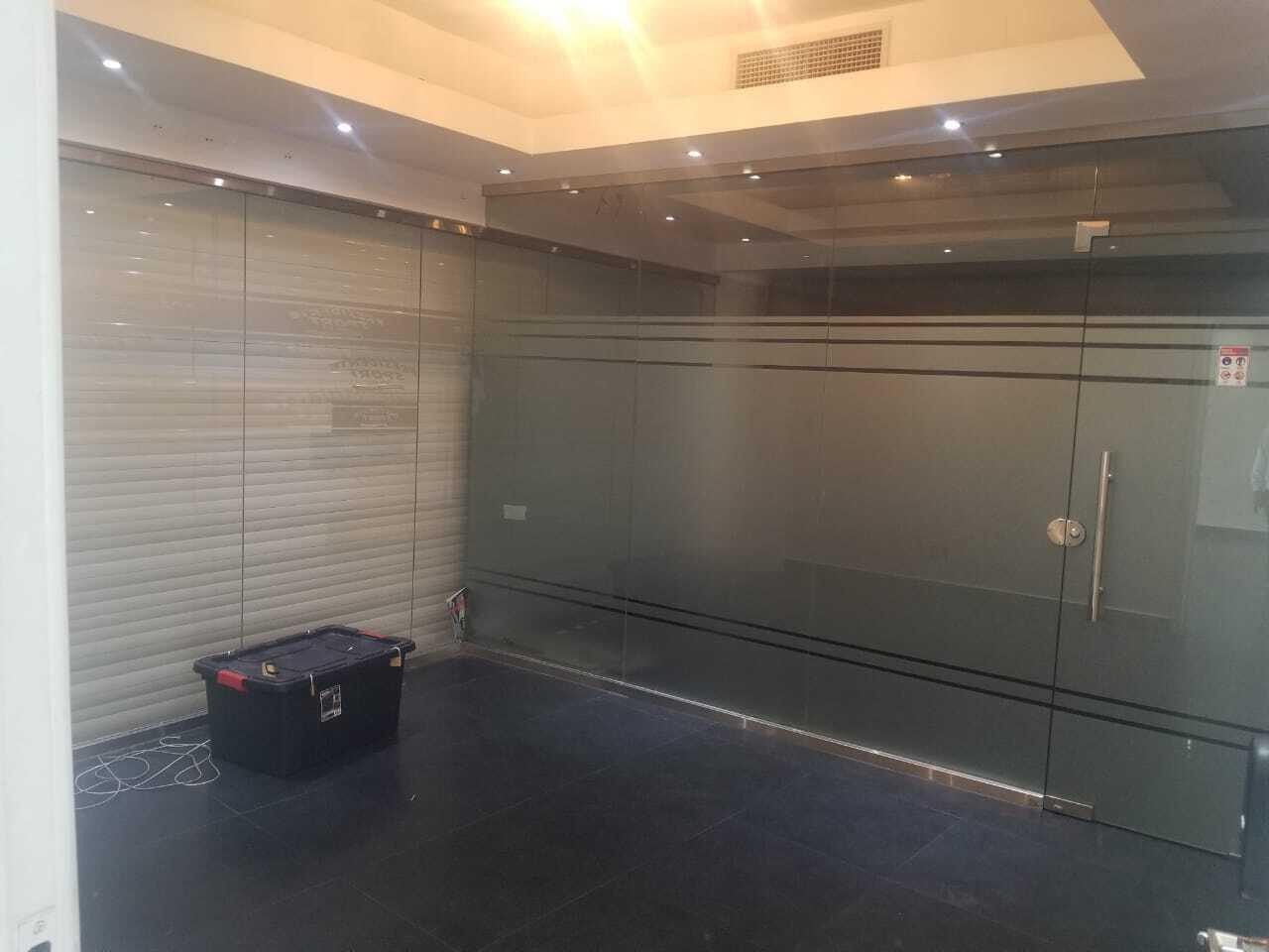 oficinas y locales comerciales - Local para oficinas en plaza comercial, en el mágico sector de Piantini. 5