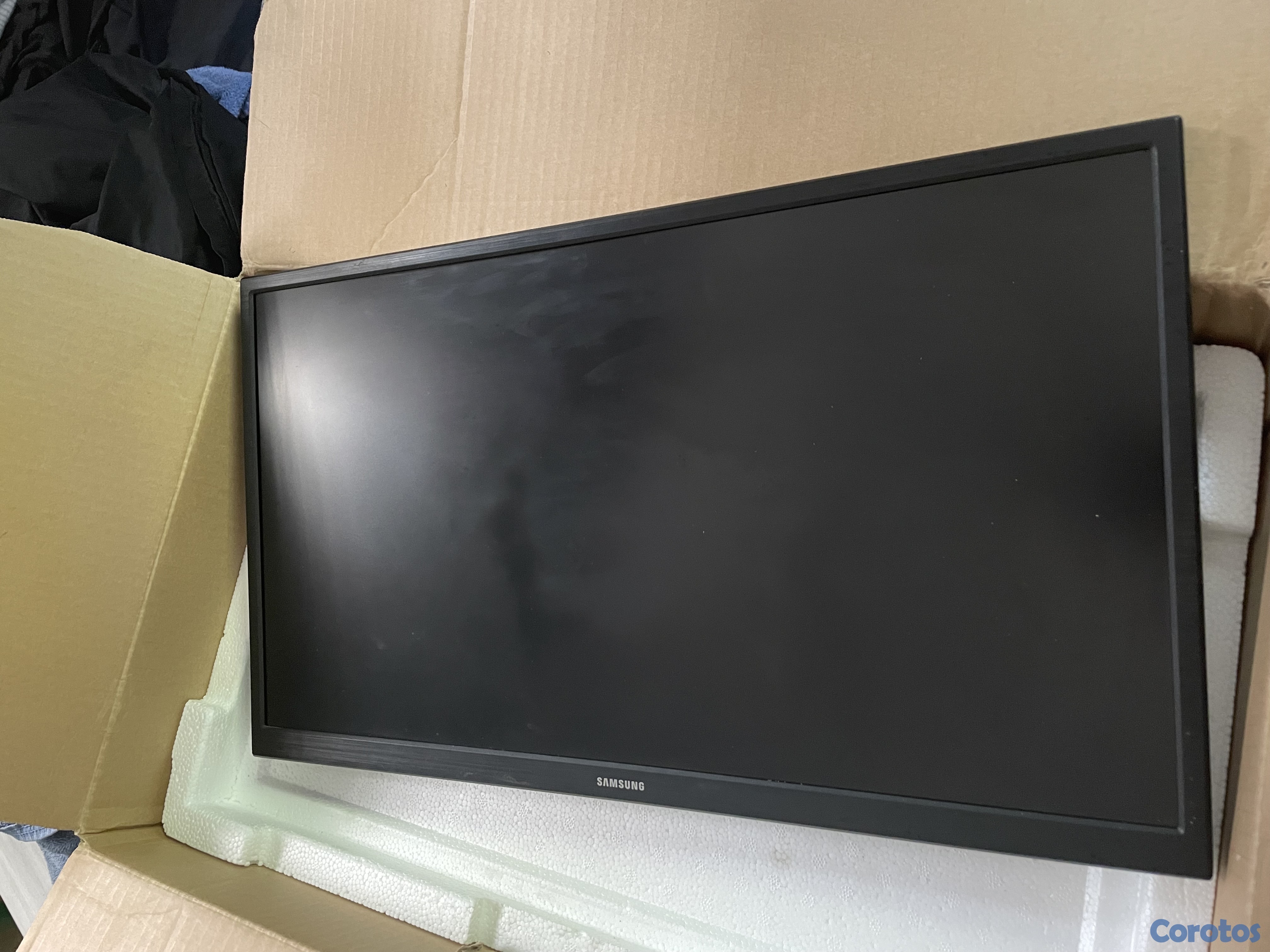 computadoras y laptops - Monitor Samsung 22” 1080P con panel VA 3