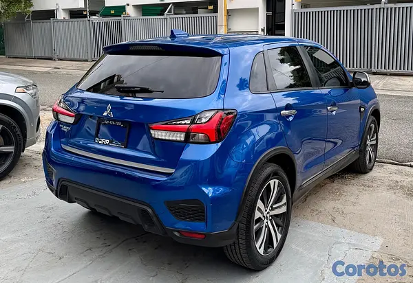 jeepetas y camionetas - Mitsubishi Outlander Sport SE 4x4 2020 5