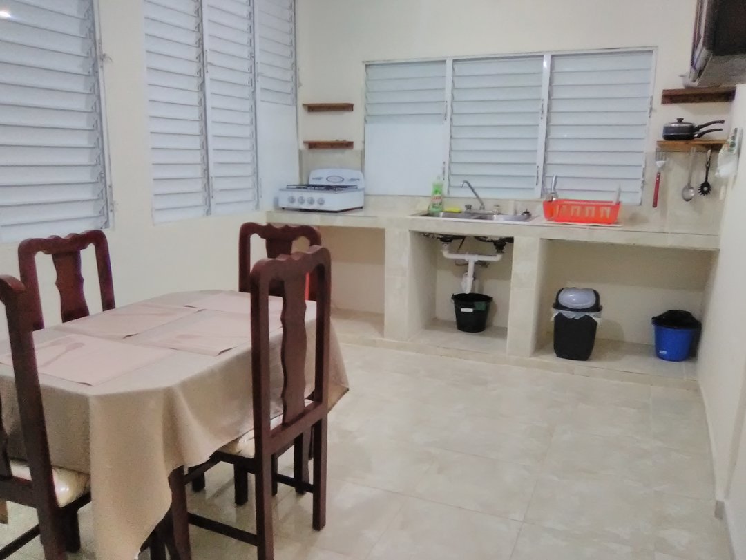 casas - De oportunidad, se vende casa de dos niveles en el centro de las Terrenas.