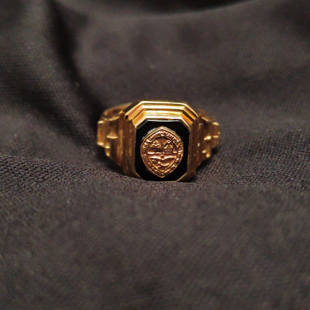 joyas, relojes y accesorios - Anillo de Graduación • UASD • 10K • Size 5 1/2 • 8 Gramos 0
