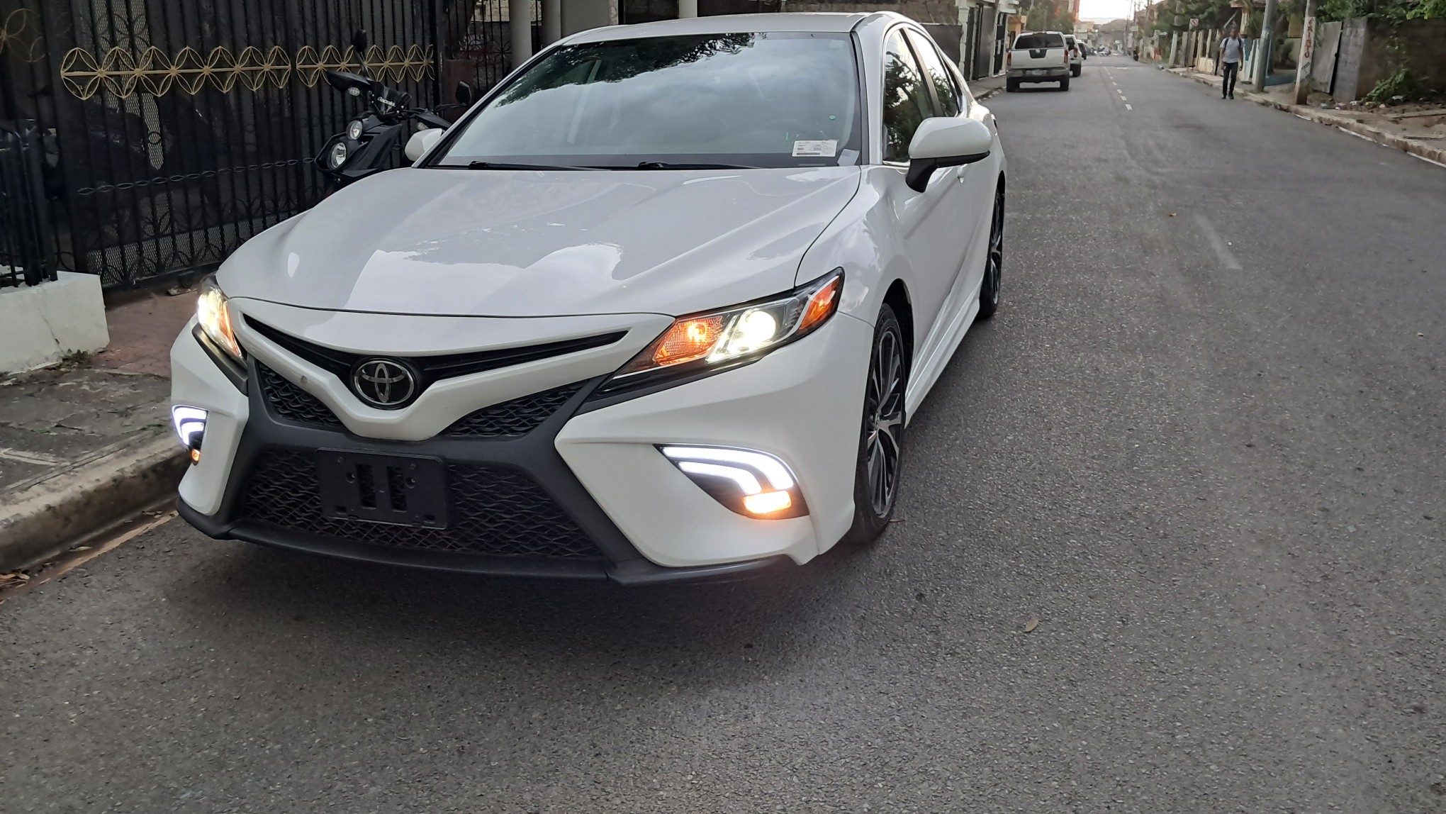 carros - Toyota camry SE Americano 2020, cámara de reversa, sensor de carretera, aros. 1