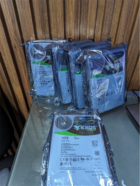 computadoras y laptops - Seagate ST14000NM001G  Exos X16 14tb Hard drive 3.5" Enterprise HDD sata drive 4