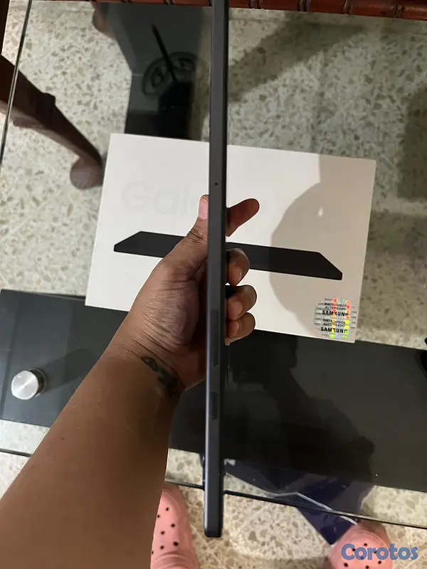 celulares y tabletas - Tablet Galaxy A8 con lápiz táctil y forro 4