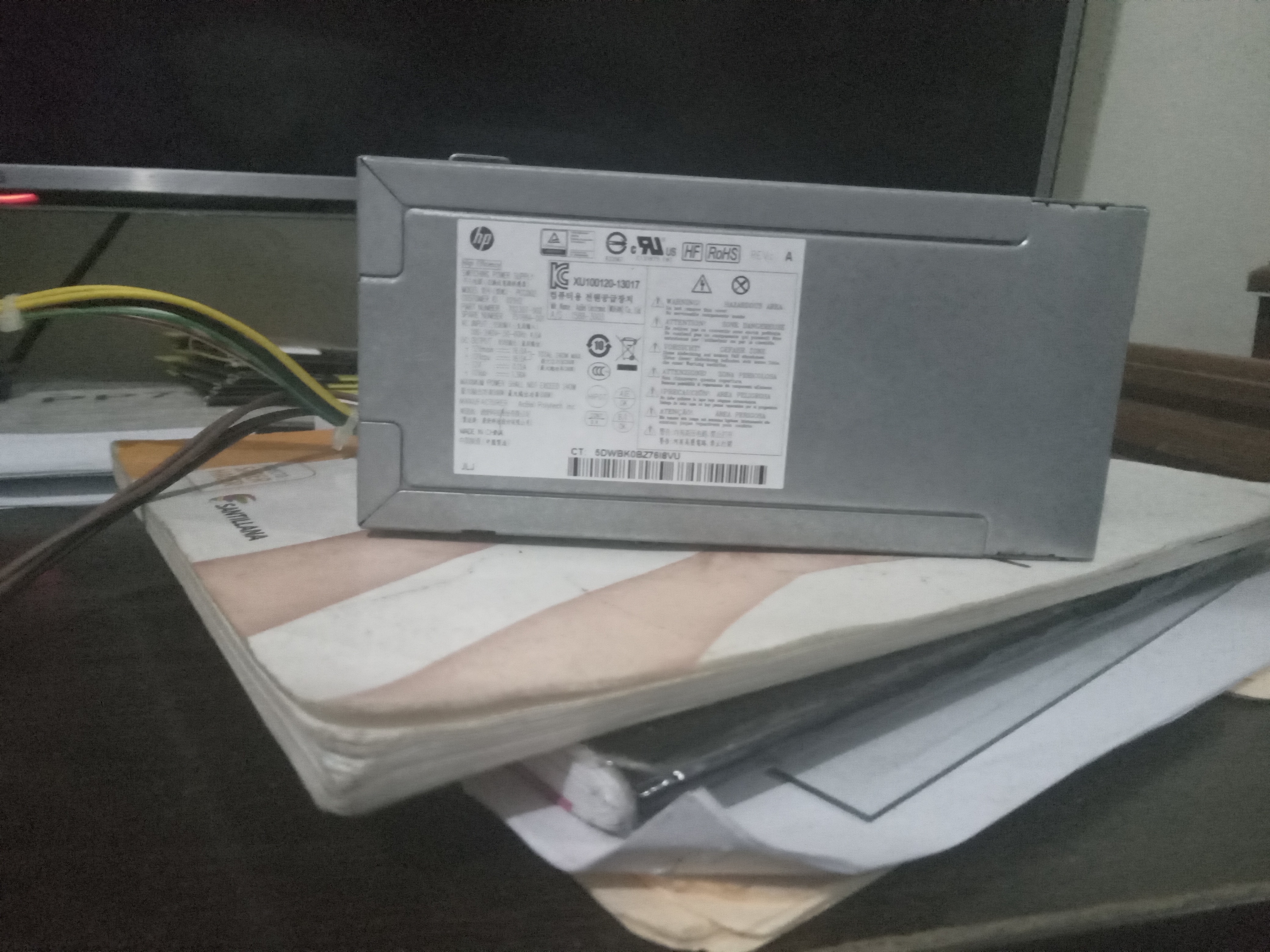 computadoras y laptops - Fuente de poder HP 240W nueva/funcional – Original