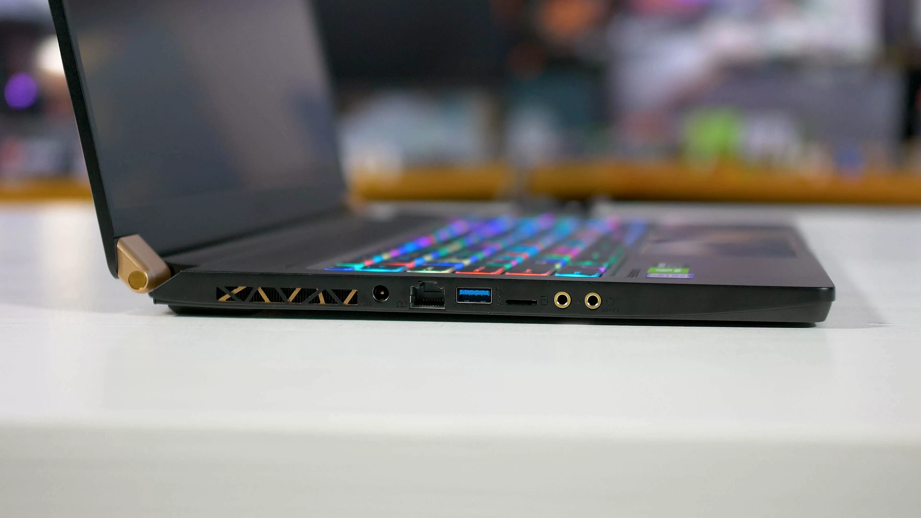 computadoras y laptops -  MSI GS75 Stealth Intel i7 9750h 2,60ghz/32gb 3