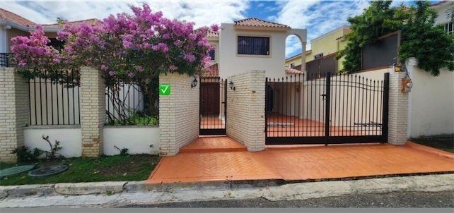 casas - Venta de casa en Arroyo Hondo cerca del jardín botánico Distrito Nacional  3