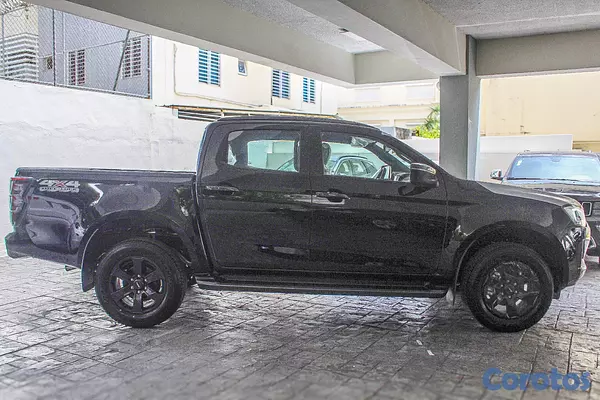 camiones y vehiculos pesados - Isuzu DMAX 4