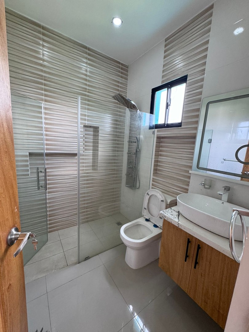 casas - HERMOSA Y AMPLIA CASA EN VENTA - AV. 27 FEB, SANTIAGO DE LOS CABALLEROS. 1