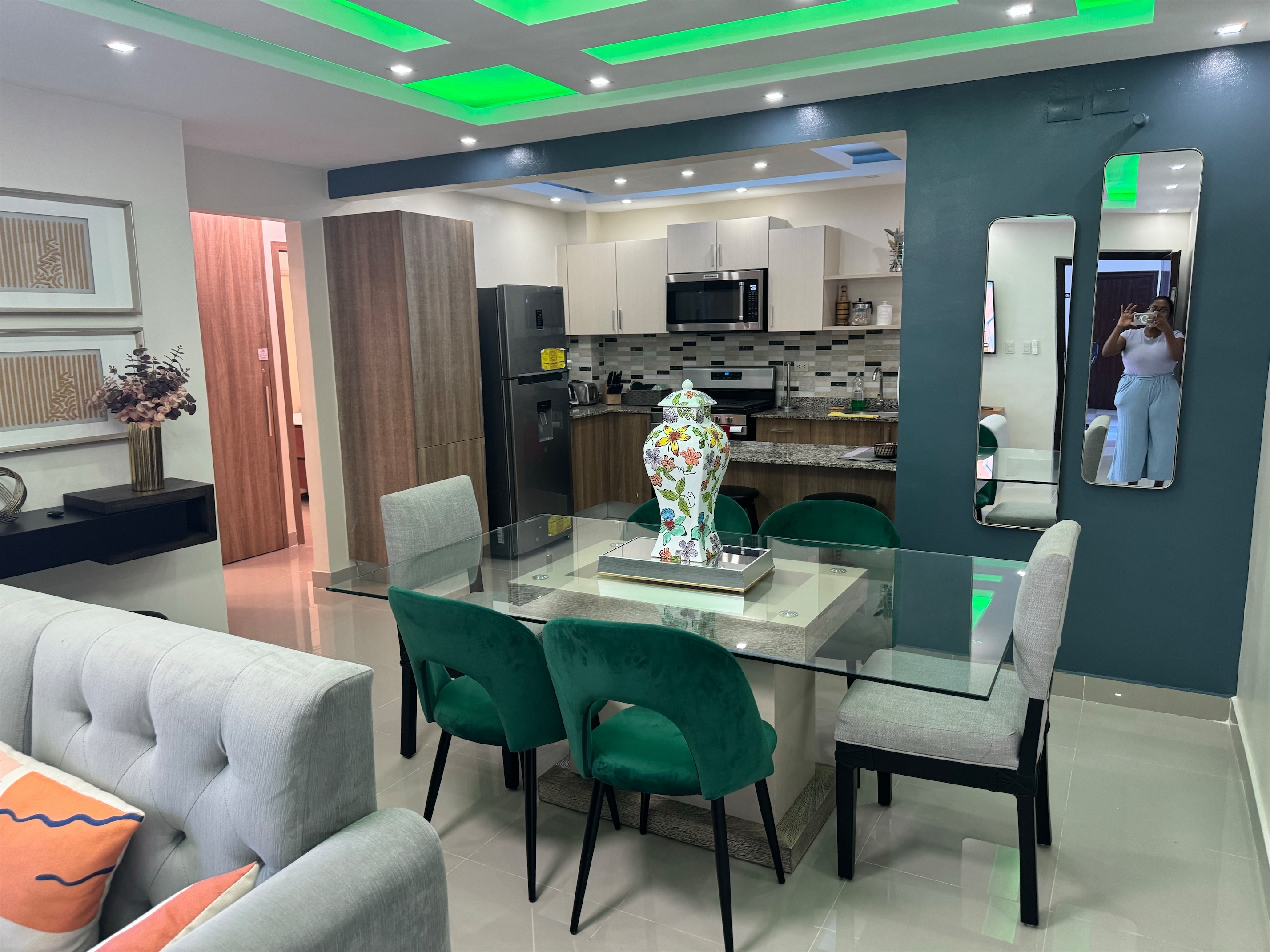 apartamentos - Vendo en residencial mediterráneo un ap y un PH  7